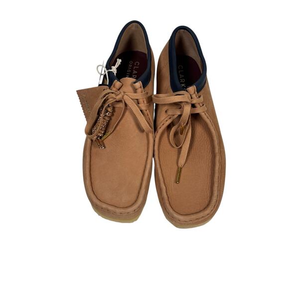 MISMATCHED CLARKS WALLABEES TAN IN EXCELLENT CONDITION SIZE 10 RIGHT, 9.5 LEFT - Picture 1 of 8
